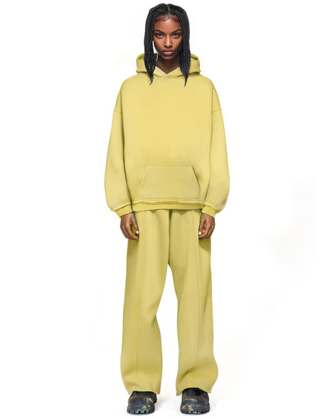 Front view of the Untitled Artworks Sweats Essential Beryl, showcasing the relaxed fit, elastic waistband with drawstring, side pockets, and subtle front leg logo embroidery.